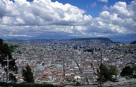 Quito ist die einzige hauptstadt der welt, die dem äquator am nächsten ist. Südamerika, Ecuador - Hauptstadt Quito | MyReisen.de