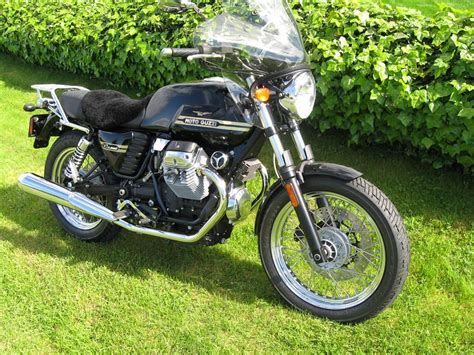 Moto guzzi's v7 was extremely popular and so many riders fell in love with it, so it would have been a shame killing the model. 2009 Moto Guzzi V7 Classic | mathbeak | Flickr