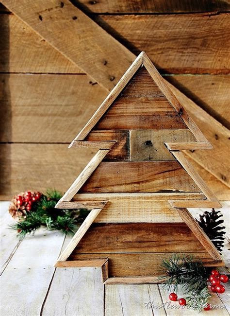 13 Cool Diy Recycled Pallet Christmas Trees Shelterness