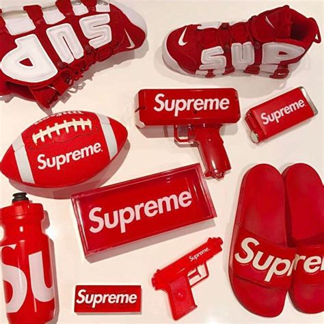 Pin By 𝐅𝐀𝐑𝐎𝐎𝐐 On Supreme Supreme Clothing Supreme Accessories