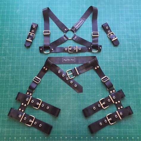 Buckle Up Harness Set Lady Lucie Latex
