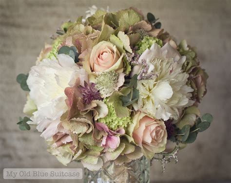 Sweet and mild to very aromatic. My Old Blue Suitcase: ..a June wedding bouquet