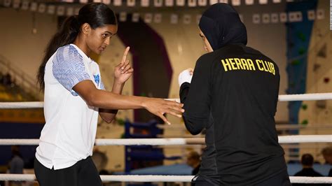 ramla ali tenta quebrar barreiras com a arábia saudita sediando a primeira luta de boxe feminina