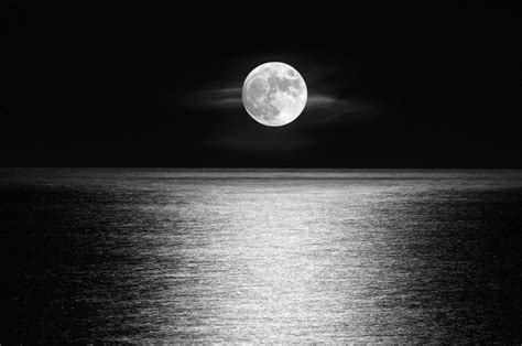Moonlight Over The Ocean 4k Ultra Hd Wallpaper Background Image