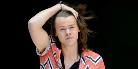 harry styles has straightened his hair and no one is coping harry styles straight hair harry
