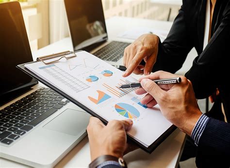 El contador público asesora personas y empresas en las áreas financiera, impositiva, contable, laboral, de costos y societaria. CONTADOR PÚBLICO | Fundación UADE