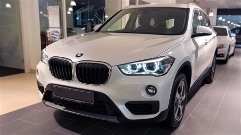 Its color is yellow its looks even more sportier then i thought before. 2017 BMW X1 sDrive 18i Modell Advantage | -BMW.view- - YouTube