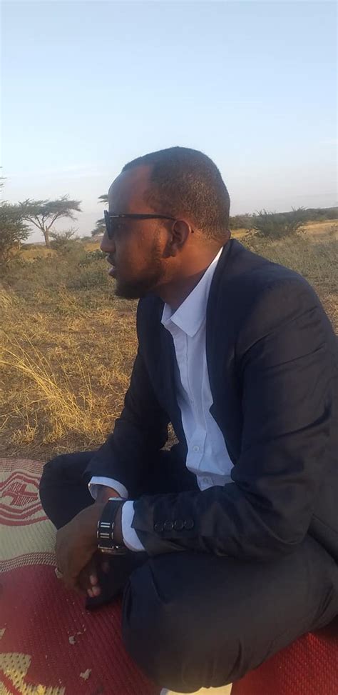 Cabdi kaamil cawaale wajigeena kala qari lyrics. Cabdi Kaamil : Madaxweynaha la Doortay ee Somaliland oo ...