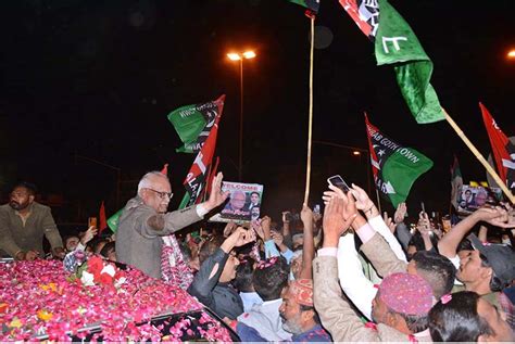 senator waqar mehdi being welcomed by ppp workers upon arriving at karachi airport after taking