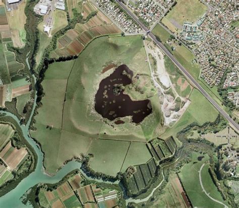 Ngā Kaoua Kohora Crater Hill — Science Learning Hub