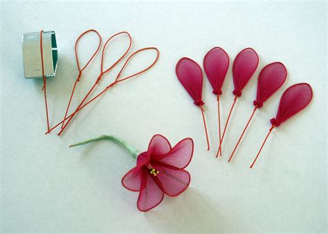 Leaves Made Of Wire And Nylon Flowers Stocking And Synthetic