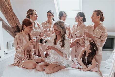Hálózati elem Óceánia trójai faló hang over wedding in pyjamas Komolyan