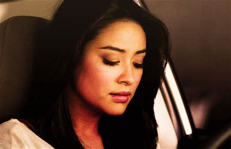 Shay Mitchell Emily Fields Details About Uber A On Pretty Little Liars Popsugar