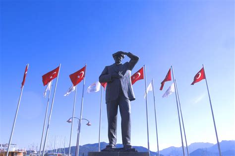 Atatürk Statue in Marmaris Aufnahme Oktober 2010 Staedte fotos de