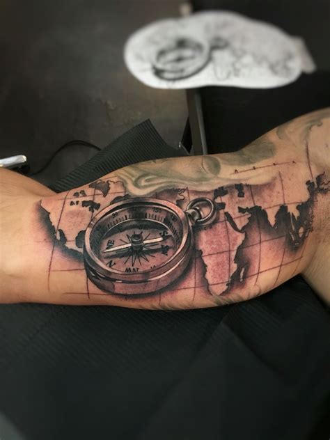 Realistic Compass Tattoo By Ryan Foley Tattoo Tatuagem Biceps Tatuagens De Moto Tattoo Viagens