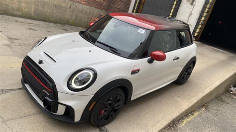 Jcw 2023 Jcw Ht Nanuq White With Red Multitone Roof North American