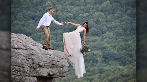 Lebensmüdes Brautpaar Braut Begibt Sich Für Hochzeitsfotos In