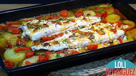 Bastante mejor opción que freír la merluza que se pega mucho a la sartén y. Merluza al horno con patatas y verduras - Receta muy facil ...