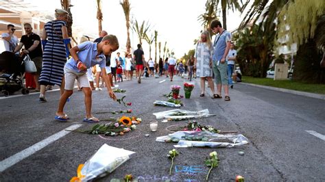 Lkw Terror Frankreich Gedenkt Der Opfer Des Anschlags Von Nizza Politik