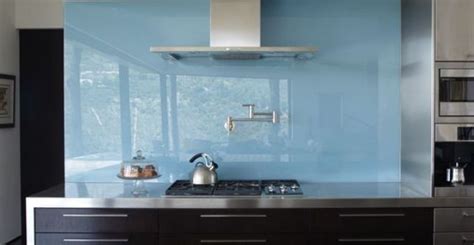 28 Trendy Minimalist Solid Glass Kitchen Backsplashes