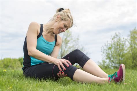 Knee Pain Only When Lying Down Causes And Solutions Scary Symptoms