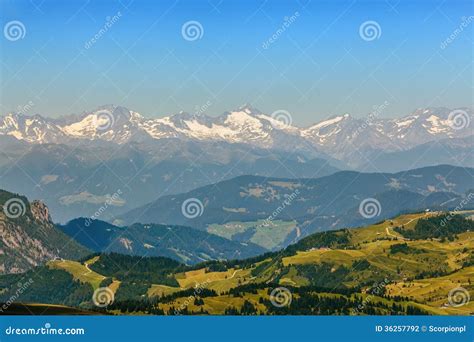 Ansicht Der Dolomit Zum Nebelhaften Gebirgszug Stockfoto Bild Von