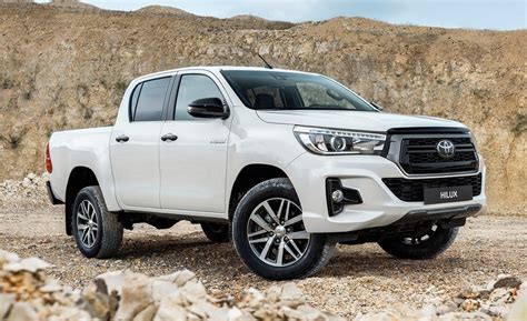 Our safety features ensure protection for you and the car when you're driving and even when you're not. Toyota Hilux Special Edition 2019, acabados específicos ...