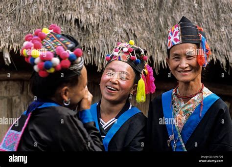 Laos. Luang Prabang. Women from Hmong hill tribe. Portrait Stock Photo: 174684193 - Alamy