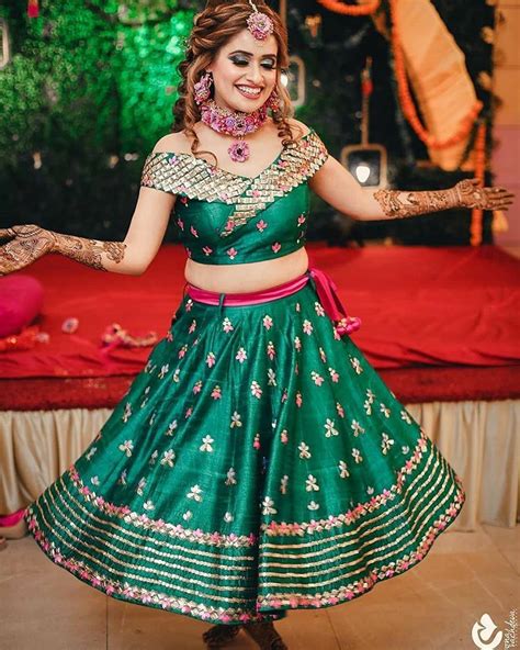 Famous Mehndi Look Worn By 2019 Brides Mehendi Outfits Latest Bridal