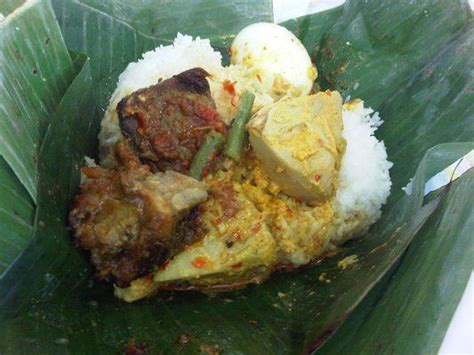 nasi bungkus rice wrapped in bananaleaf with little bits of sidedishes good for lunchtime