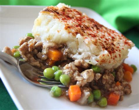 Ground turkey is a naturally leaner meat, and it's super low cost. Phoenix Family Foodie Blog: Healthy St. Patrick's Day Recipes: Easy Ground Turkey Shepherd's Pie
