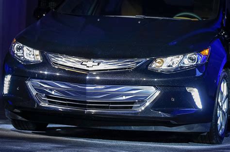 2016 Chevrolet Volt Briefly Revealed Before Detroit Debut