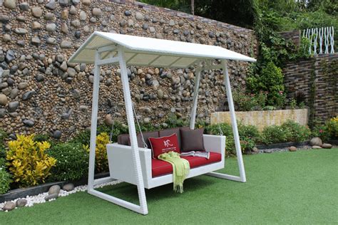 We can see these outdoor swings in almost every other home. Outdoor Canopy Rattan Swing Chair RAHM-022 | ATC Furniture
