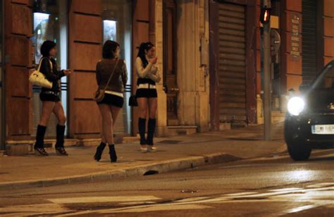 Prostytutki W Mediolanie W Odblaskowych Uniformach Wydarzenia W Interia Pl