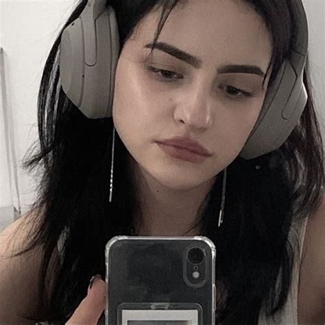 aesthetic sony headphones headphones black hair mirror selfie selfie wolfcut acubi girl