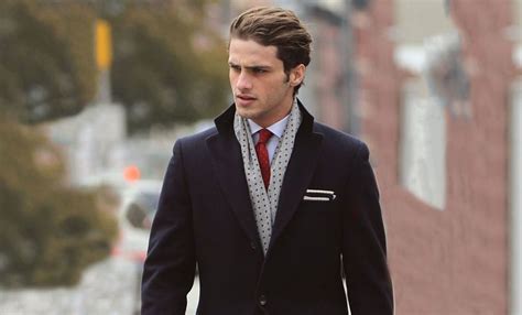Tot zes gezinsleden kunnen deze app gebruiken als delen met gezin staat ingeschakeld. How To Wear A Scarf - Modern Men's Guide