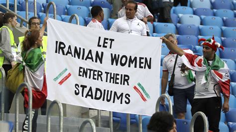 nach protesten irans frauen dürfen zum public viewing ins stadion krone at