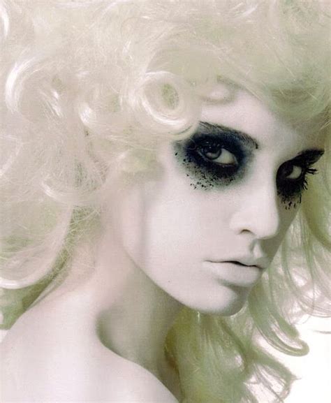 Ghost Lady 15 Amazing Halloween Makeup Inspiration
