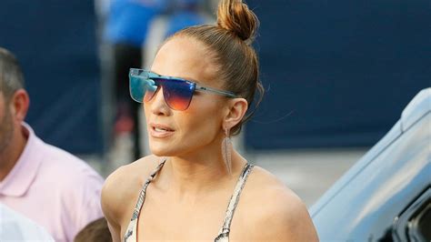 Jennifer Lopez Ose Le Bikini Léopard Et Dévoile Ses Abdos De Rêve Vidéo