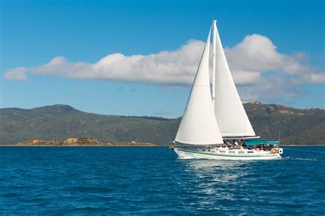 Great Barrier Reef Tours | Whitsundays | 2 Day 1 Night Small Group Sailing