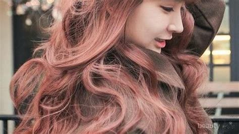 Tampil keren dengan rambut cokelat? Warna Rambut Coklat Merah Keunguan - Model Terbaru