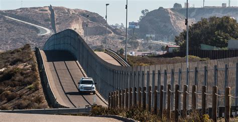 Trump Visitará La Frontera Con México Para “inspeccionar El Muro” Efe