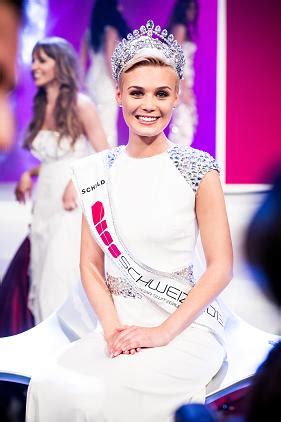 Miss suisse 2013 dominique rinderknecht présente sa ville de zurich dans notre numéro 32. Dominique Rinderknecht - Wikipedia