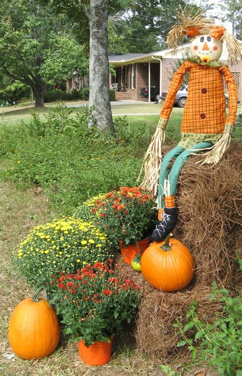 Fall Outdoor Decorating With Hay Bales Fall Decorating Ideas