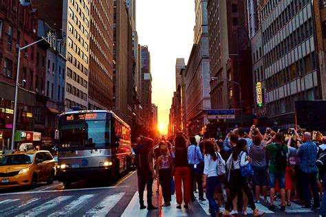 The Best Places To Watch The Manhattanhenge Sunset In Nyc Sunset In