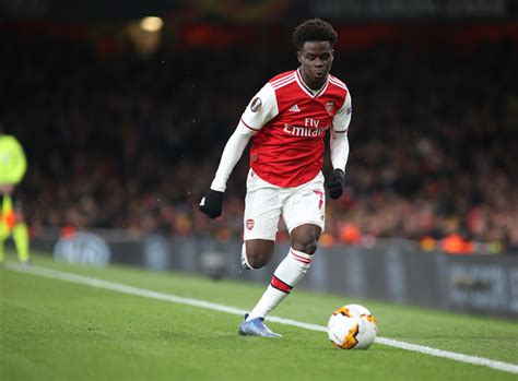 Ogrtač koji nose starci po nekadašnjim. Arsenal youngster Bukayo Saka being targeted by Liverpool ...