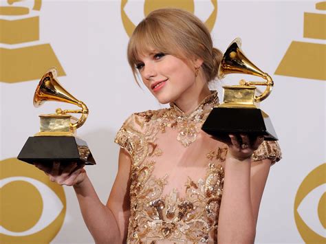 taylor swift won tonight s first grammy and gave a surprising shout