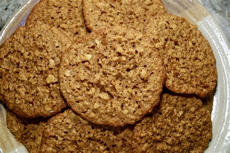 Crispy And Chewy Coconut Flour Oatmeal Cookies Everyday Latina Recipe Coconut Flour