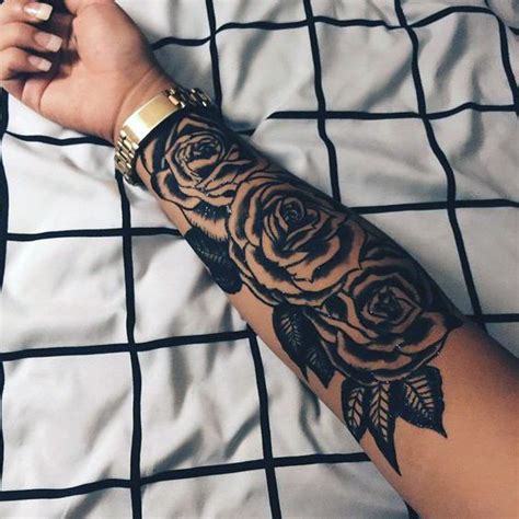 Właśnie tatuaże na ramieniu w starożytności były skutecznym sposobem przekazywania informacji o sobie. tatuaże damskie róże na przedramieniu | Tatuaże, Tatuaże ...