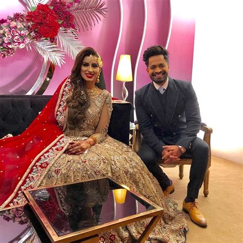 Madiha naqvi is a famous television host who is hosting a subh ki kahani morning show which is airing on geo kahani. Morning Show Host Madiha Naqvi Wedding Clicks | Reviewit.pk